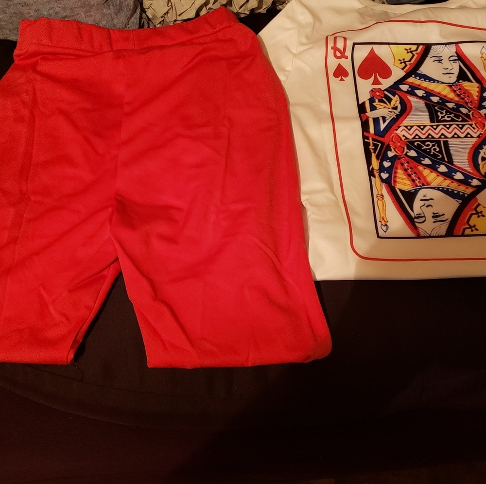 2 piece Queen pants 👖 😍 set brand new